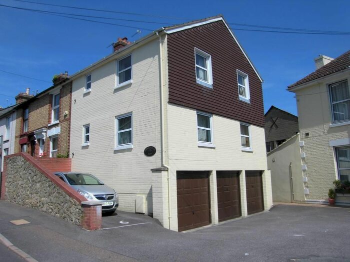 1 Bedroom Flat To Rent In Bower Street, Maidstone, ME16