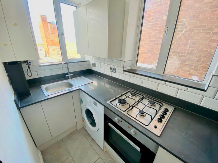 2 Bedroom Flat To Rent In Chase Side, London, N14