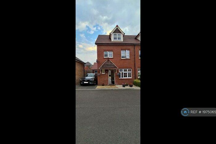 4 Bedroom Semi-Detached House To Rent In Bebington Drive, Langdon Hills, Basildon, SS16