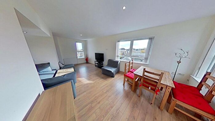 2 Bedroom Flat To Rent In Colonsay Close, Edinburgh, EH5