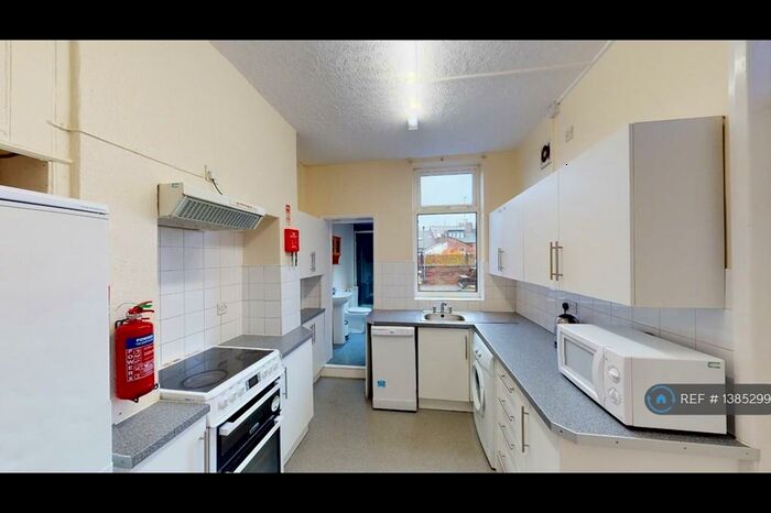 6 Bedroom Terraced House To Rent In Walton Road, Sheffield, S11