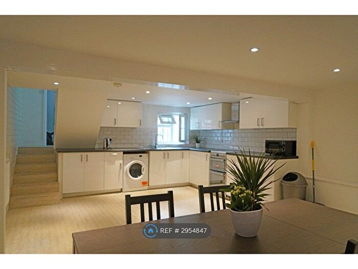 6 Bedroom Terraced House To Rent In Mossford St, London, E3