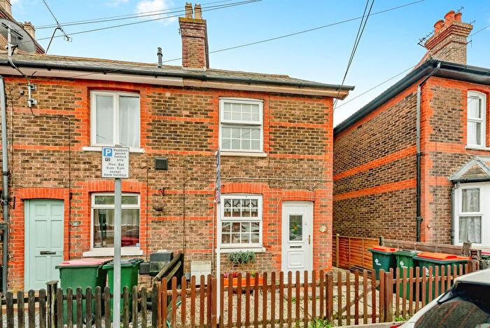 2 Bedroom End Of Terrace House For Sale In Hazelwick Road, Crawley, RH10