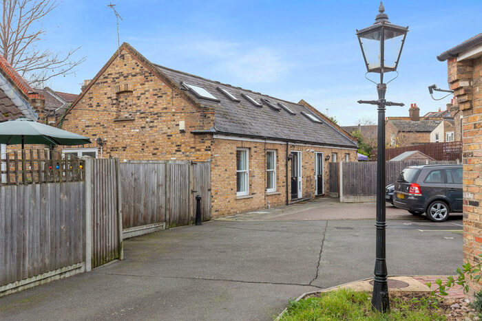 2 Bedroom Chalet To Rent In Short Road, Leytonstone, E11