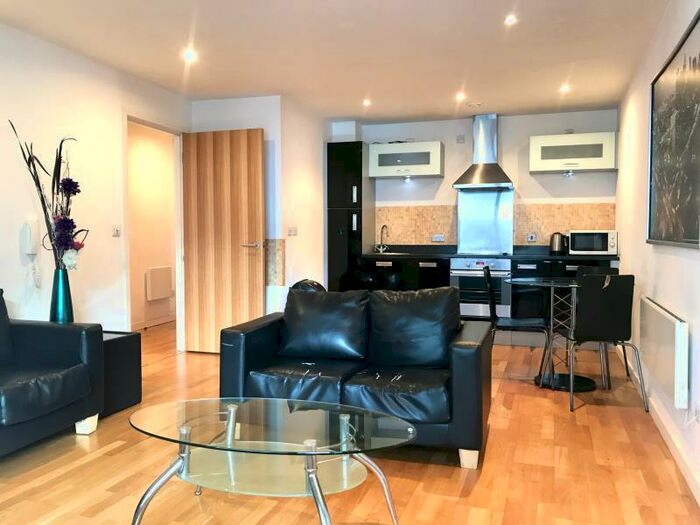 1 Bedroom Apartment To Rent In Gateway East, Marsh Lane, LS9