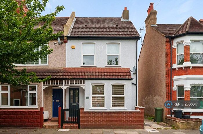 3 Bedroom End Of Terrace House To Rent In Howard Road, Bromley, BR1