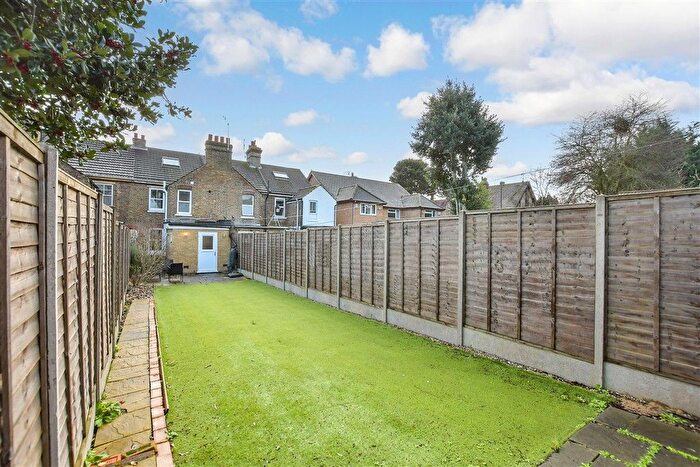 3 Bedroom Terraced House For Sale In Holborough Road, Snodland, Kent, ME6