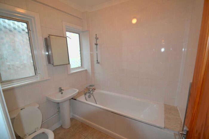 3 Bedroom Maisonette To Rent In Ranelagh Road, Southall, UB1