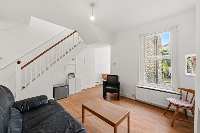 3 Bedroom Property To Rent In Balvernie Grove, SW18