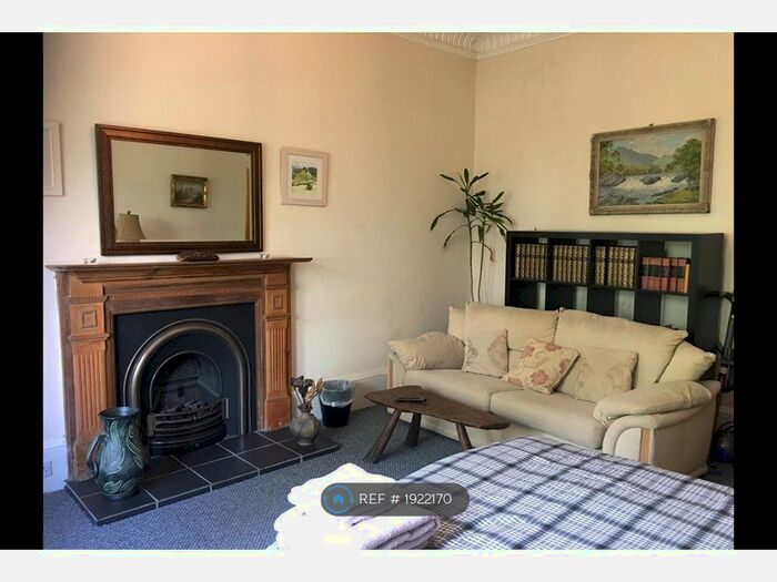 4 Bedroom Flat To Rent In Morningside Road, Edinburgh, EH10