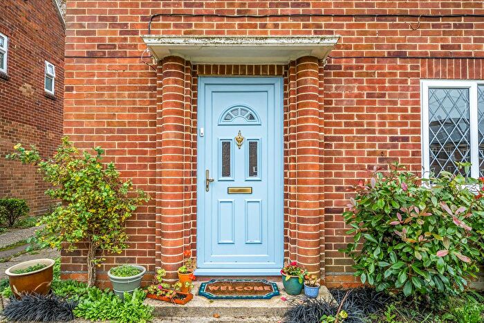 3 Bedroom Semi-Detached House For Sale In Weir Road, Hampshire, RG27