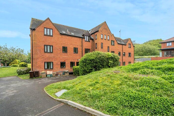1 Bedroom Flat For Sale In Farmoor, West Oxford, OX2