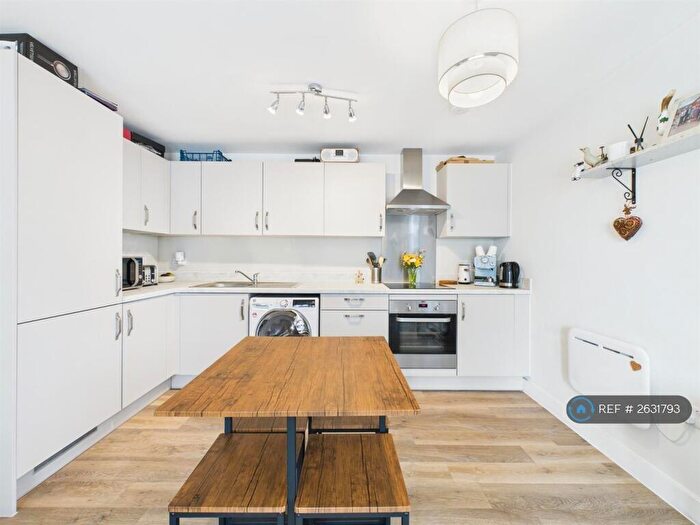 2 Bedroom Flat To Rent In Bankside, Bristol, BS4