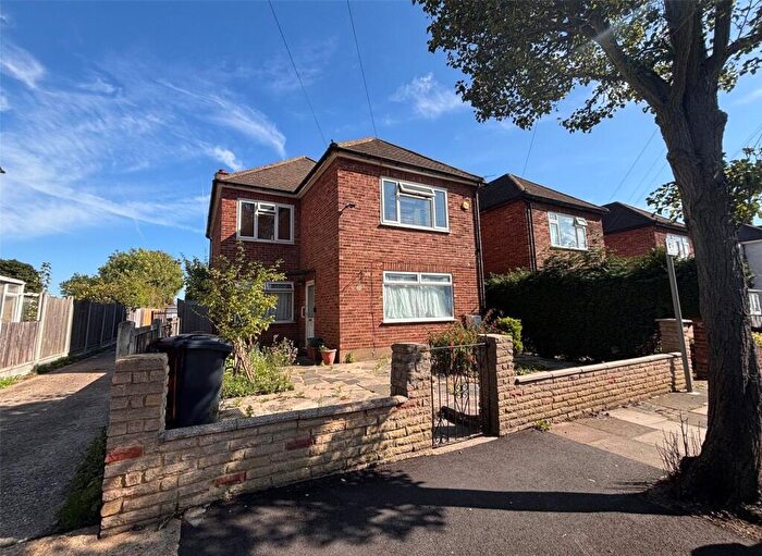 2 Bedroom Maisonette For Sale In Saville Road, Romford, RM6