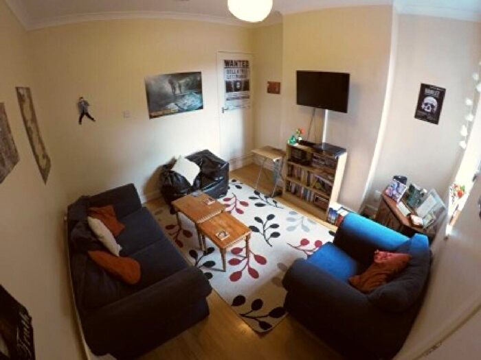 3 Bedroom House To Rent In Warwards Lane, Selly Oak, Birmingham, West Midlands, B29