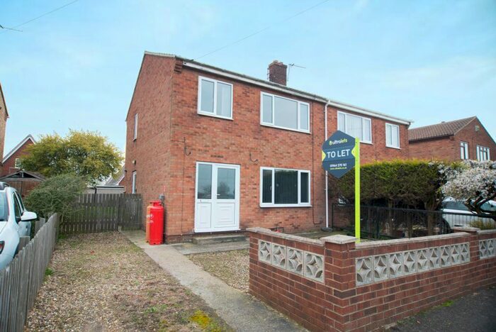 3 Bedroom Semi-Detached House To Rent In Willow Grove, Aldborough, Hull, HU11
