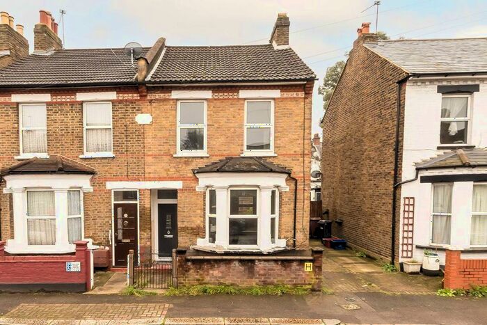 3 Bedroom Semi-Detached House To Rent In Eastbourne Road, Brentford, TW8