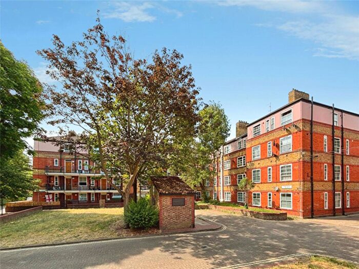 2 Bedroom Flat For Sale In Vauban Estate, London, SE16