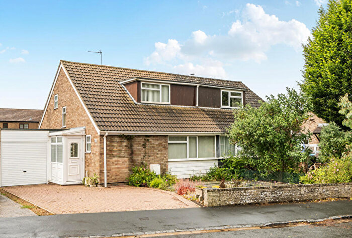 2 Bedroom Bungalow For Sale In Wenrisc Drive, Minster Lovell, Witney, Oxfordshire, OX29