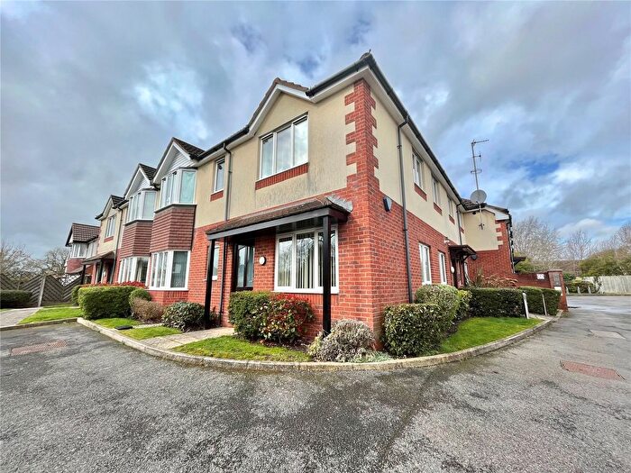 2 Bedroom Flat To Rent In Haslucks Green Road, Shirley, Solihull, West Midlands, B90