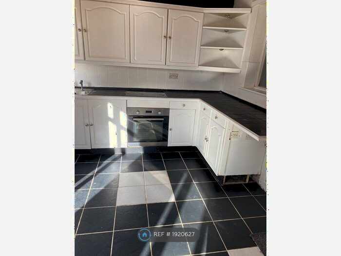 3 Bedroom Semi-Detached House To Rent In Durham Road, Dunscroft, Doncaster, DN7