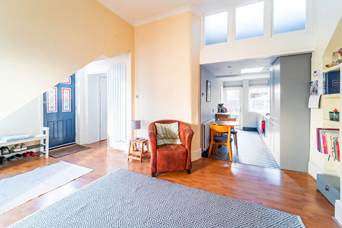 2 Bedroom Flat For Sale In Priory Road, Crouch End, N8