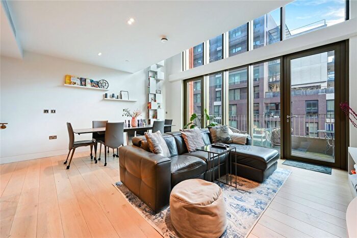 3 Bedroom Flat For Sale In Tapestry Apartments, Canal Reach, N1C