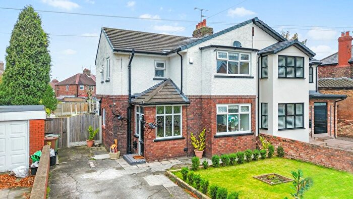 3 Bedroom Semi-Detached House For Sale In Kiln Lane, Dentons Green, WA10