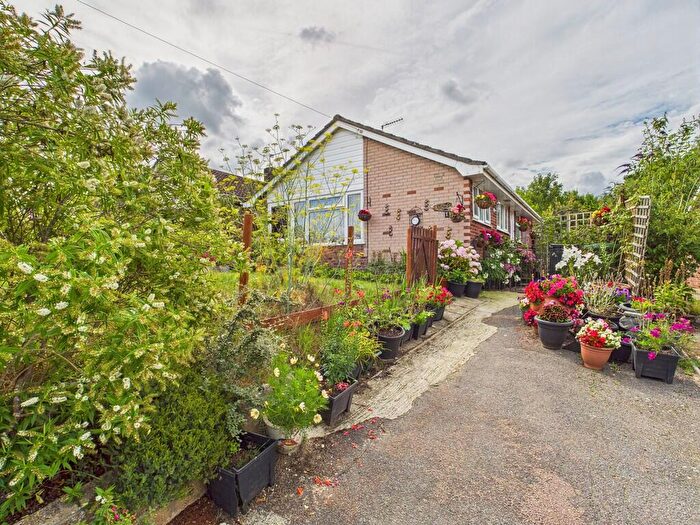 2 Bedroom Detached Bungalow For Sale In Hampton Avenue, Thurlton, NR14