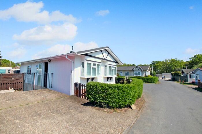 2 Bedroom Mobile/park Home For Sale In Wyatts Covert, Denham, Uxbridge, Buckinghamshire, UB9