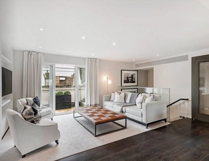 2 Bedroom Flat To Rent In Duke Street, London, W1K