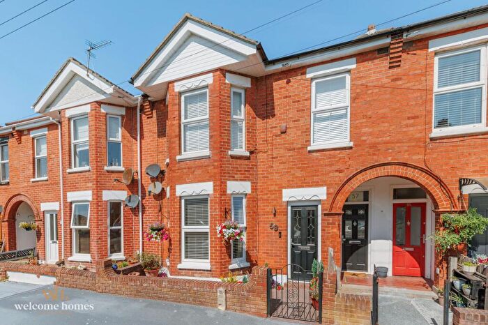 2 Bedroom Flat For Sale In Rebbeck Road, Pokesdown, BH7