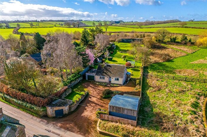 3 Bedroom Country House For Sale In High Street, Upper Tadmarton, Oxfordshire, OX15