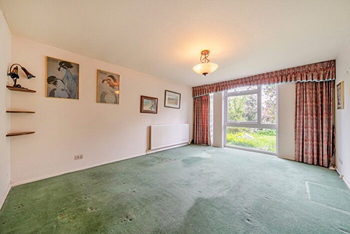 3 Bedroom Terraced House For Sale In King Charles Walk, Southfields, SW19