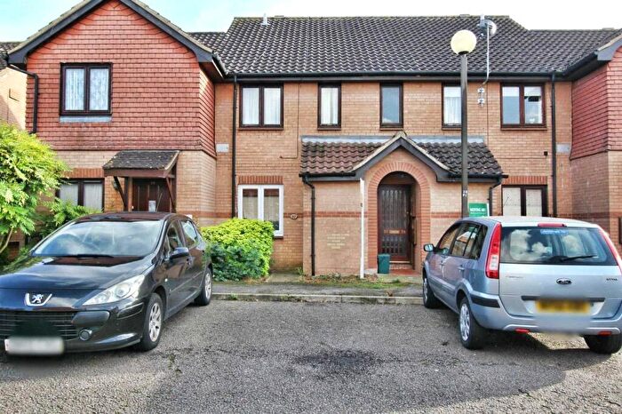 1 Bedroom Flat To Rent In Pettingrew Close, Walnut Tree, Milton Keynes, MK7