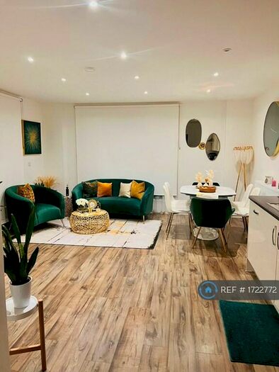 3 Bedroom Flat To Rent In Wood Lane, Dagenham, RM10