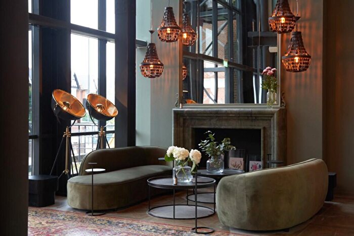 Studio To Rent In Dandi-on-The-Hill, Harrow, HA1