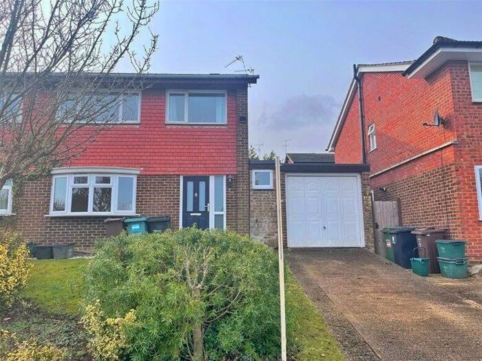 3 Bedroom House To Rent In Ravenscroft, Harpenden, AL5