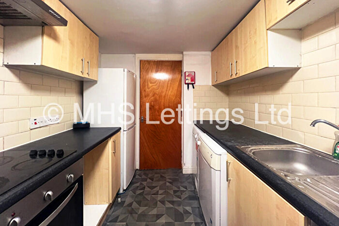5 Bedroom Flat To Rent In A Cardigan Road, Leeds, LS6
