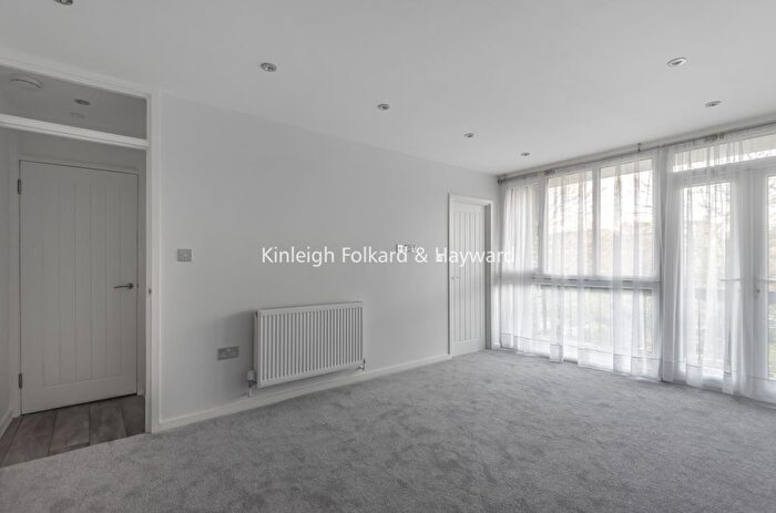 Studio To Rent In Ashbourne Close, London, N12