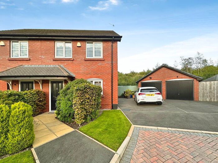 3 Bedroom Semi-Detached House For Sale In Lowes Road, Bury, BL9