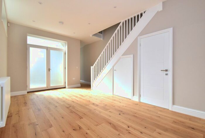 2 Bedroom Property To Rent In Waldram Pla Waldram Place, London, SE23