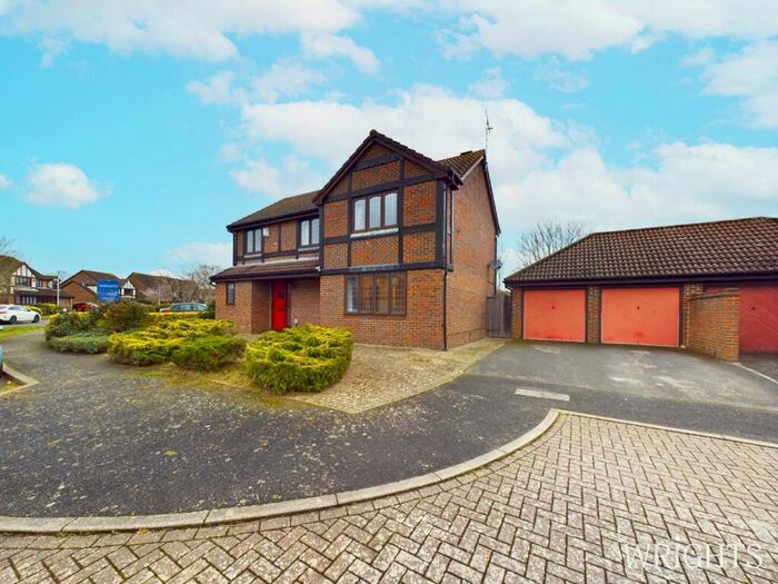 4 Bedroom Detached House For Sale In Mendlesham, Welwyn Garden City, AL7
