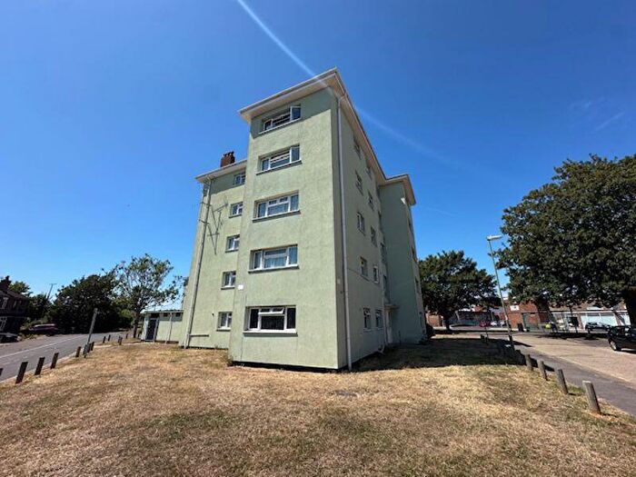 2 Bedroom Maisonette To Rent In South Street, Gosport, PO12