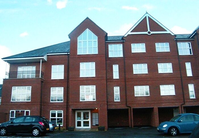 2 Bedroom Flat For Sale In Roundhaven, Durham, DH1