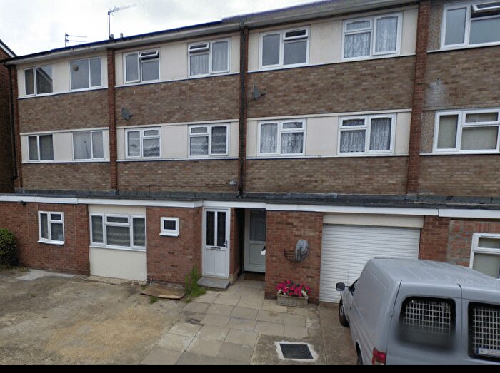 4 Bedroom Terraced House For Sale In Broomcroft Avenue, Yeading, Hayes, UB5