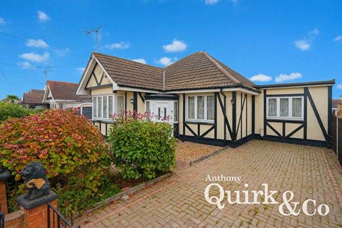 3 Bedroom Detached Bungalow For Sale In Grafton Road, Canvey Island, SS8