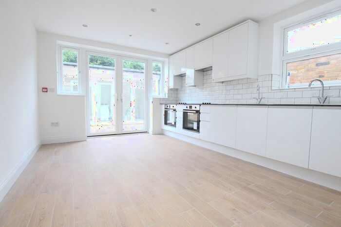 Studio To Rent In Room, Blackstock Road, N4