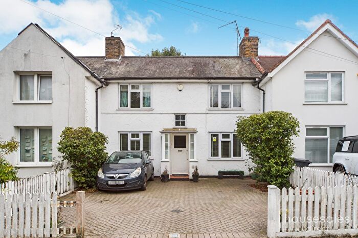 3 Bedroom Terraced House For Sale In Russell Road, London, N20