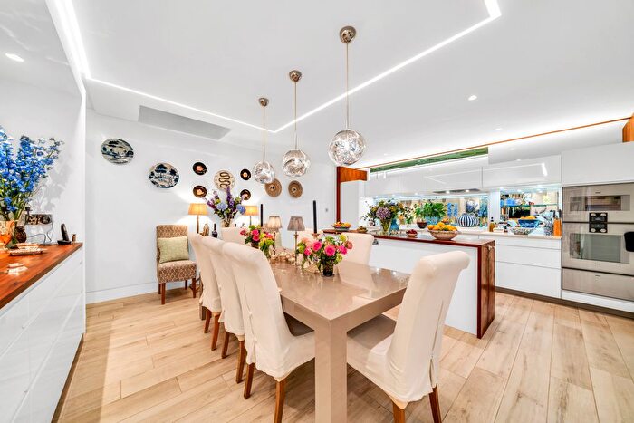 2 Bedroom Mews To Rent In Colbeck Mews, South Kensington, SW7